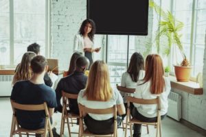 Contabilidade para Educadores Financeiros - imagem profissionais educação financeira reunidos